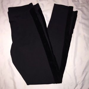 Leggings w/ Side Stripe